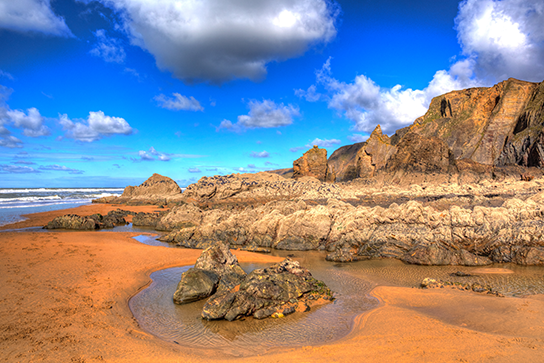 Der Sandstrand von Sandymouth Beach in Cornwall und die atemberaubende Aussicht auf das englische Meer!