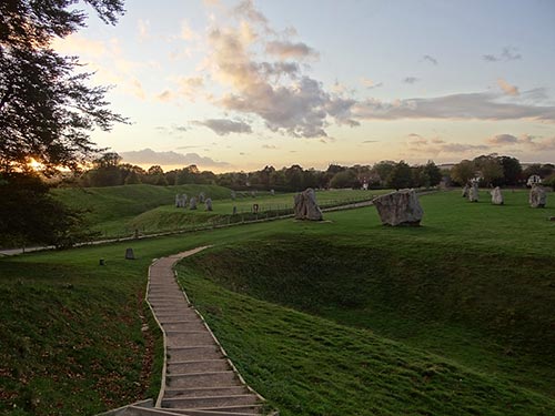 Überall begegnen Sie auf Ihrer Reise den Spuren der Geschichte von England - zum Beispiel in Avebury.