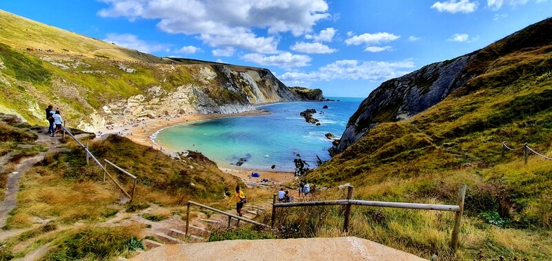 Die Jurassic Coast, benannt nach der Jura-Zeit, aus der die meisten ihrer Fossilien stammen, ist ein einzigartiges Stück Erde, das als UNESCO-Welterbe anerkannt ist.