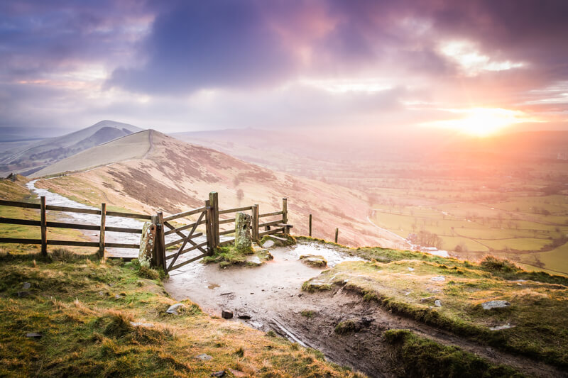 Der Peak District, der als ältester Nationalpark Großbritanniens gilt, ist ein wahres Paradies für Naturliebhaber und Abenteuersuchende.