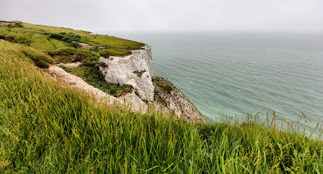Die berühmten Kreidefelsen an der Küste von Dover zählen zu den Highlights in England.