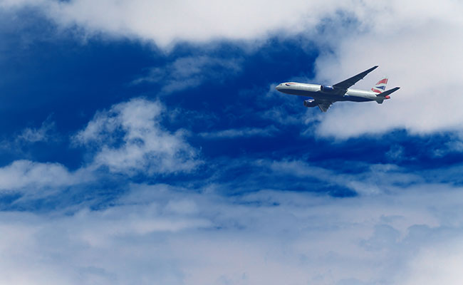Airlines wie British Airways fliegen an alle bekannten Flughäfen in Großbritannien.