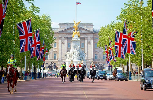 Die königliche Wachablösung auf The Mall vor dem Buckingham Palace