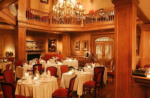 Mosimann's Private Dining Club lockt mit einer exklusiven Atmosphäre.