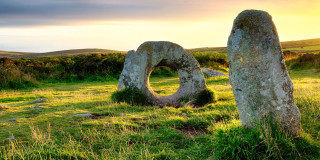 Ein magischer Ort: der Mên-an-Tol