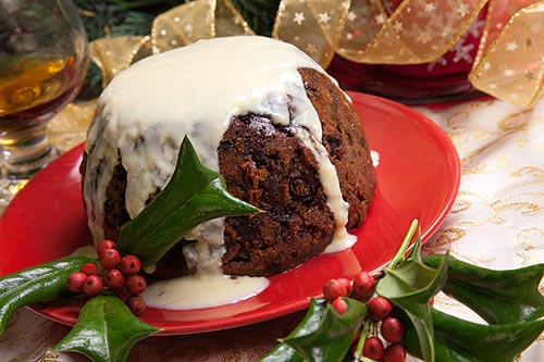 Der Christmas Pudding ist ein fester Weihnachtsbrauch in England.