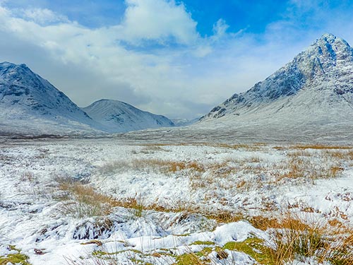 Wenn sich der Schnee auf die Highlands senkt, ist wieder Weihnachten in Schottland.